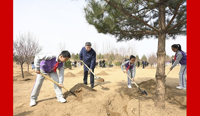 党和国家领导人参加首都义务植树活动