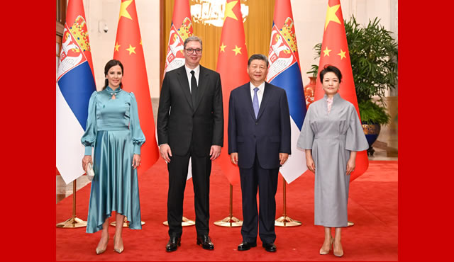习近平同塞尔维亚总统武契奇会谈
